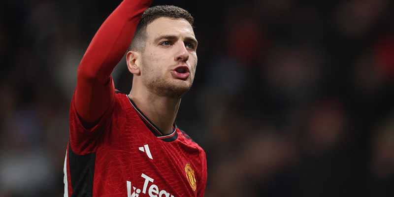 Cầu thủ mang áo số 20 Diogo Dalot